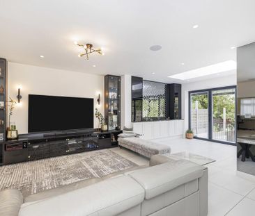 5 bedroom detached house to rent - Photo 1