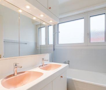 Herrlicher Ausblick in freundlichem Wohnquartier - Photo 2