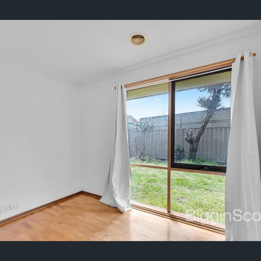 Family Living in Prime Keysborough Location - Photo 1
