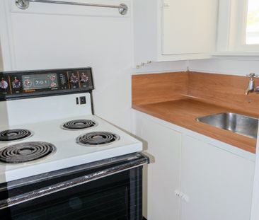 BEDSIT UNIT - Photo 1