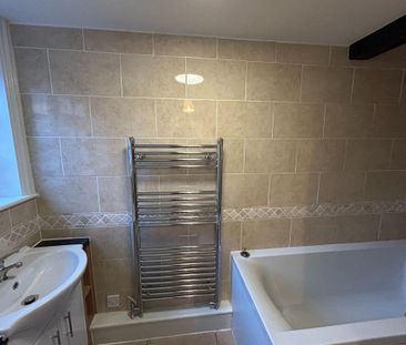 2 bedroom end of terrace house to rent - Photo 5