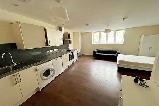 Studio to rent - Photo 1