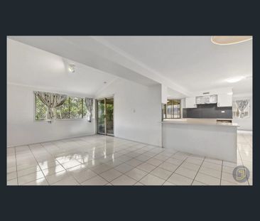 Spacious 5-Bedroom Family Home with Alfresco Entertaining in Quiet ... - Photo 3