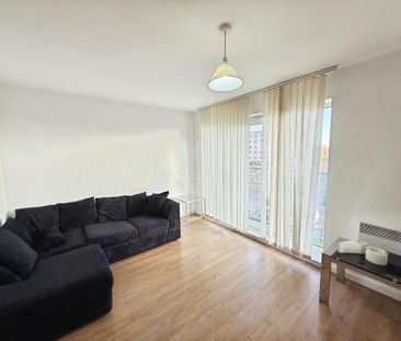 2 bedroom flat to rent - Photo 2