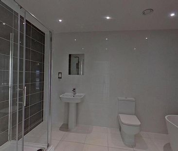 3 bedroom flat to rent - Photo 1