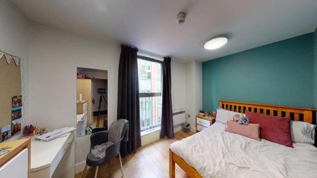 3 bedroom flat to rent - Photo 2