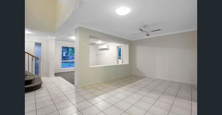 LIVING AT ITS BEST IN ARUNDEL!! - Photo 4