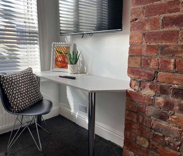 Scorer St // Bed & Bath // Available Now!, LN5 - Photo 4