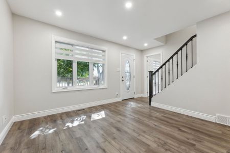 For Lease - 18 Beech Street, Ajax, Ontario - Photo 2