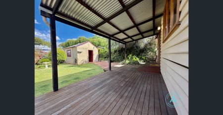 Charming Character Home in the Heart of East Victoria Park - Photo 3