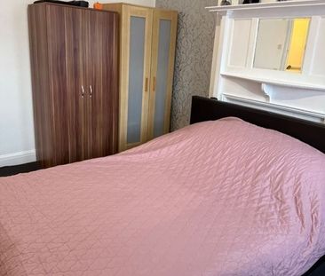 2 Bed Flat, Eastern Avenue, IG2 - Photo 5