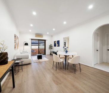 Front 2 Bedroom Villa with Lock up Garage - Photo 1