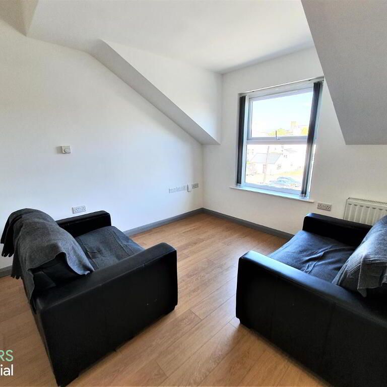 Apt 15, 108 Eglantine Avenue, Belfast, BT9 6EU - Photo 1