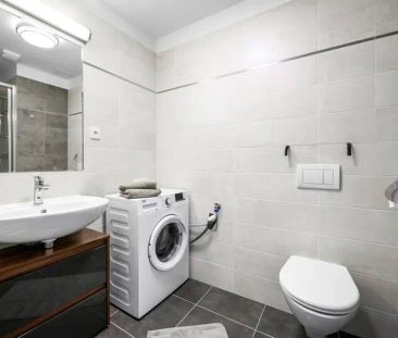 Zařízený byt 1+kk s garážovým stáním, 29 m - Photo 5