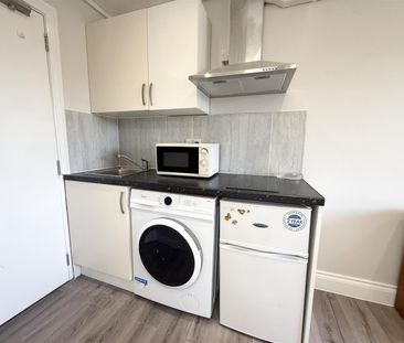 1 Bedroom Studio To Let - Photo 2