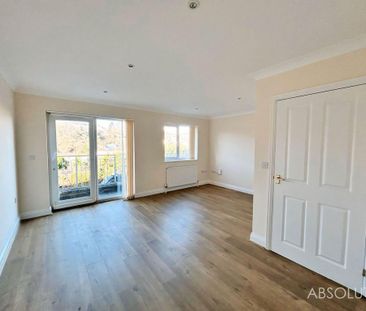 3 bedroom end of terrace house to rent - Photo 2