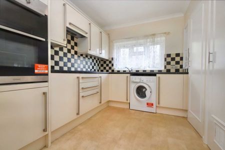2 bed Flat for rent - Photo 2