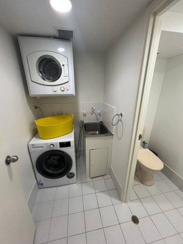 East Perth - Photo 3