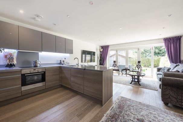 4 bedroom semi-detached house to rent - Photo 1