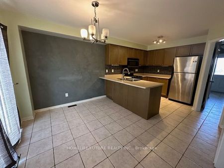 Detached Home For Lease | E8116370 - Photo 5