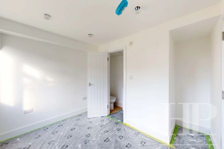 Ditchling Hill, Crawley, RH11 - Photo 2