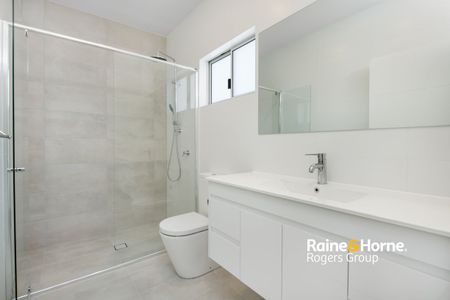 Brand New Three-Bedroom Townhouse in Boutique Complex - Photo 5