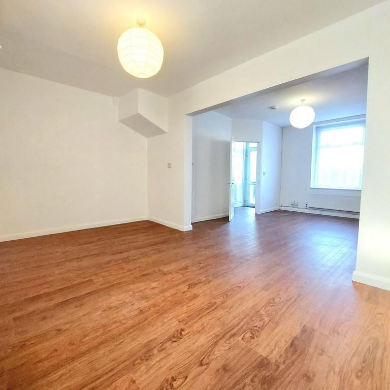 3 bedroom property to rent - Photo 1