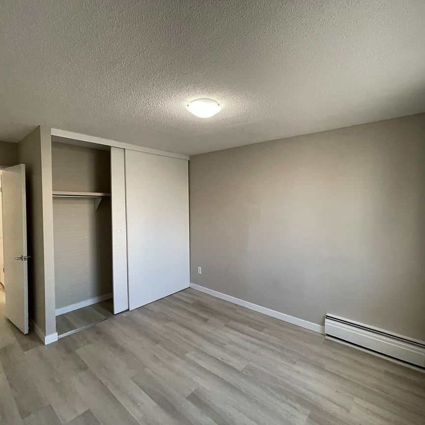 Alberta, 824 13 Avenue SW, T2R 0L2, Calgary - Photo 1