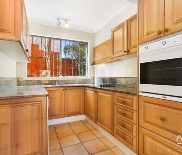 Three Bedroom townhouse in Great Location - Photo 6