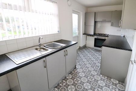 2 bedroom terraced house to rent - Photo 4