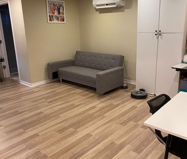 For Lease - 493 College Street, Newmarket, Ontario - Photo 1