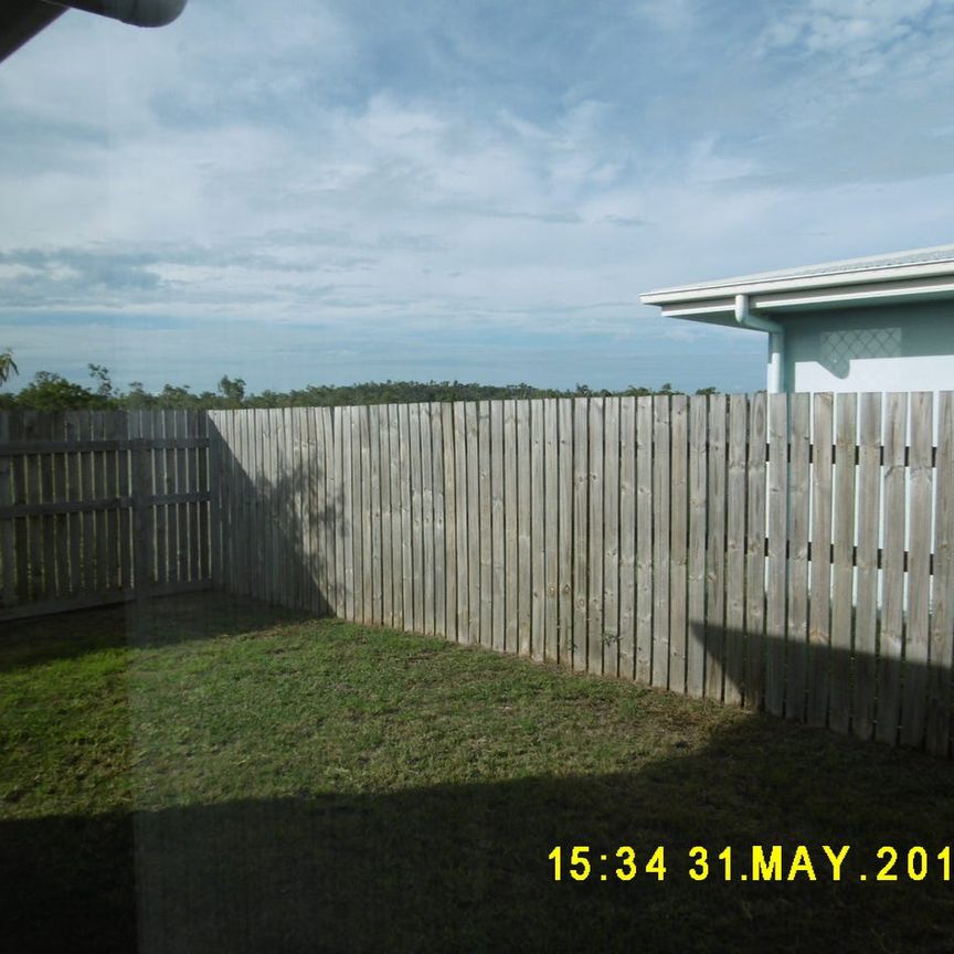 Spacious Family Home in Mount Low - Photo 1