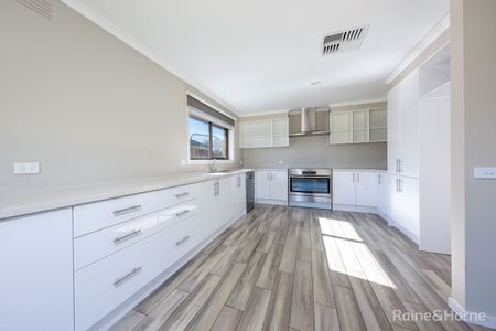 Ideal Family Home - Photo 3