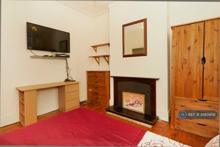 1 bedroom in a house share to rent - Photo 4