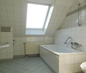 2 Raum-DACHGESCHOSS-Whg in Gohlis , Bad mit Fenster, Wanne, hell un... - Photo 6