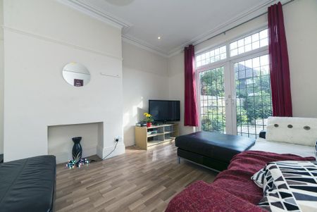 4 bedroom semi-detached house to rent - Photo 2