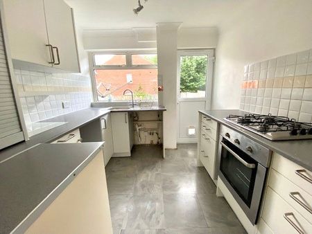 3 bedroom semi-detached house to rent - Photo 5