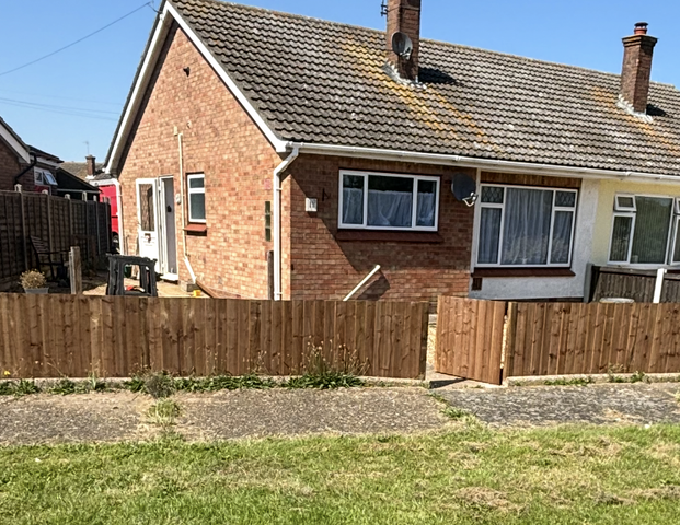 2 bedroom bungalow to rent - Photo 1