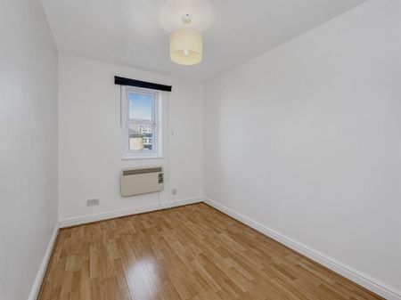 2 Bedroom Flat - Purpose Built To Let - Photo 2