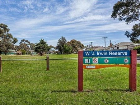 Spacious 4 bedroom family home - Photo 4