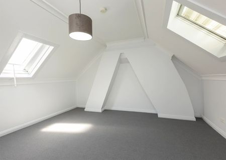Expansive Four Bedroom Terrace with Parking - Photo 4