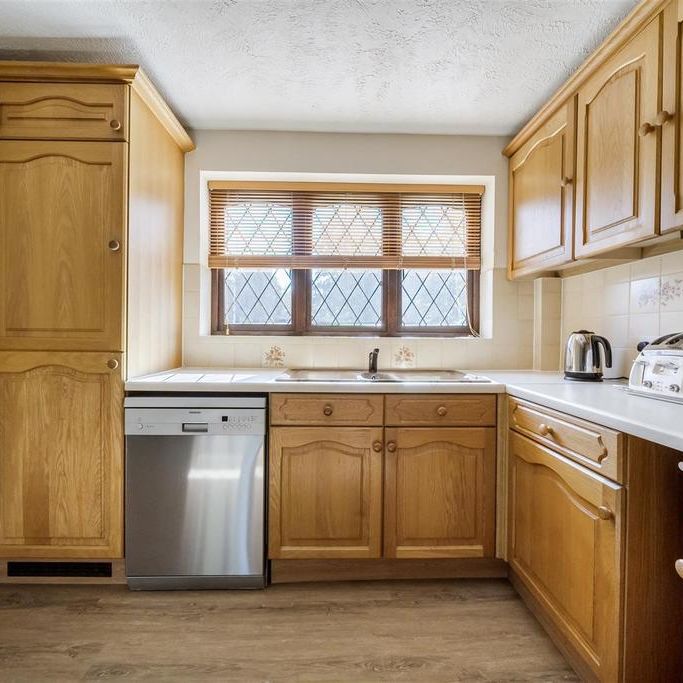 5 bedroom detached house to rent - Photo 1