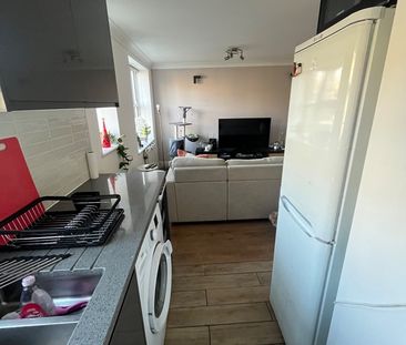 2 Bed Flat, New Wanstead, E11 - Photo 4