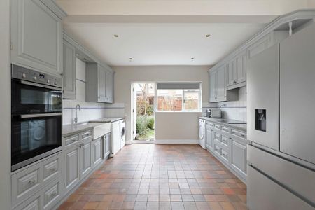6 bedroom end of terrace house to rent - Photo 4