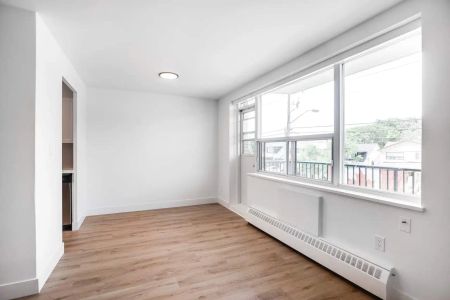 1017 Woodbine — 1-Bedroom - Photo 2