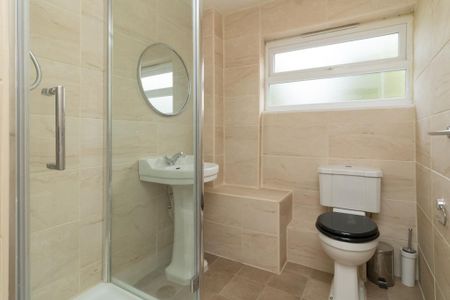 4 bedroom semi-detached house to rent - Photo 2