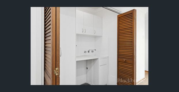 Charming and Updated Villa in Perfect Location - Photo 1