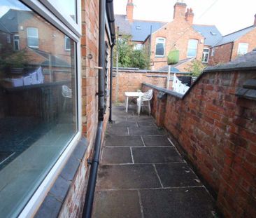 4 bedroom terraced house to rent - Photo 1