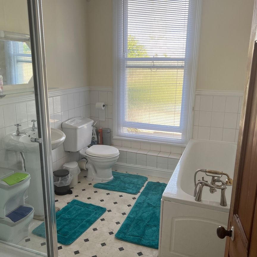 6 Bed Terraced House, Dean Lane, BS3 - Photo 1