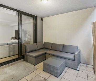 Ground Level 1 Bedroom Apartment, Furnished in Prime Location!!! - Photo 2